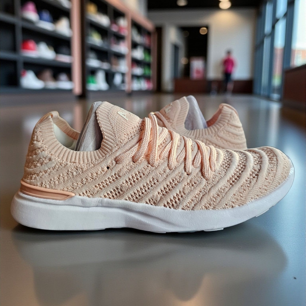 APL Women's Techloom Size 7 NEW